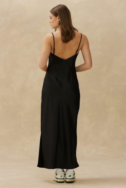 Vestido camisero de satén con corte al bies de Kuwalla Tee - Negro