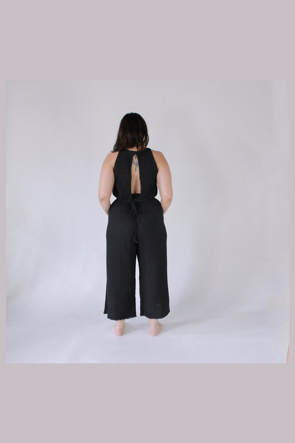 Pokoloko Crinkle Keyhole Tank Top in Black
