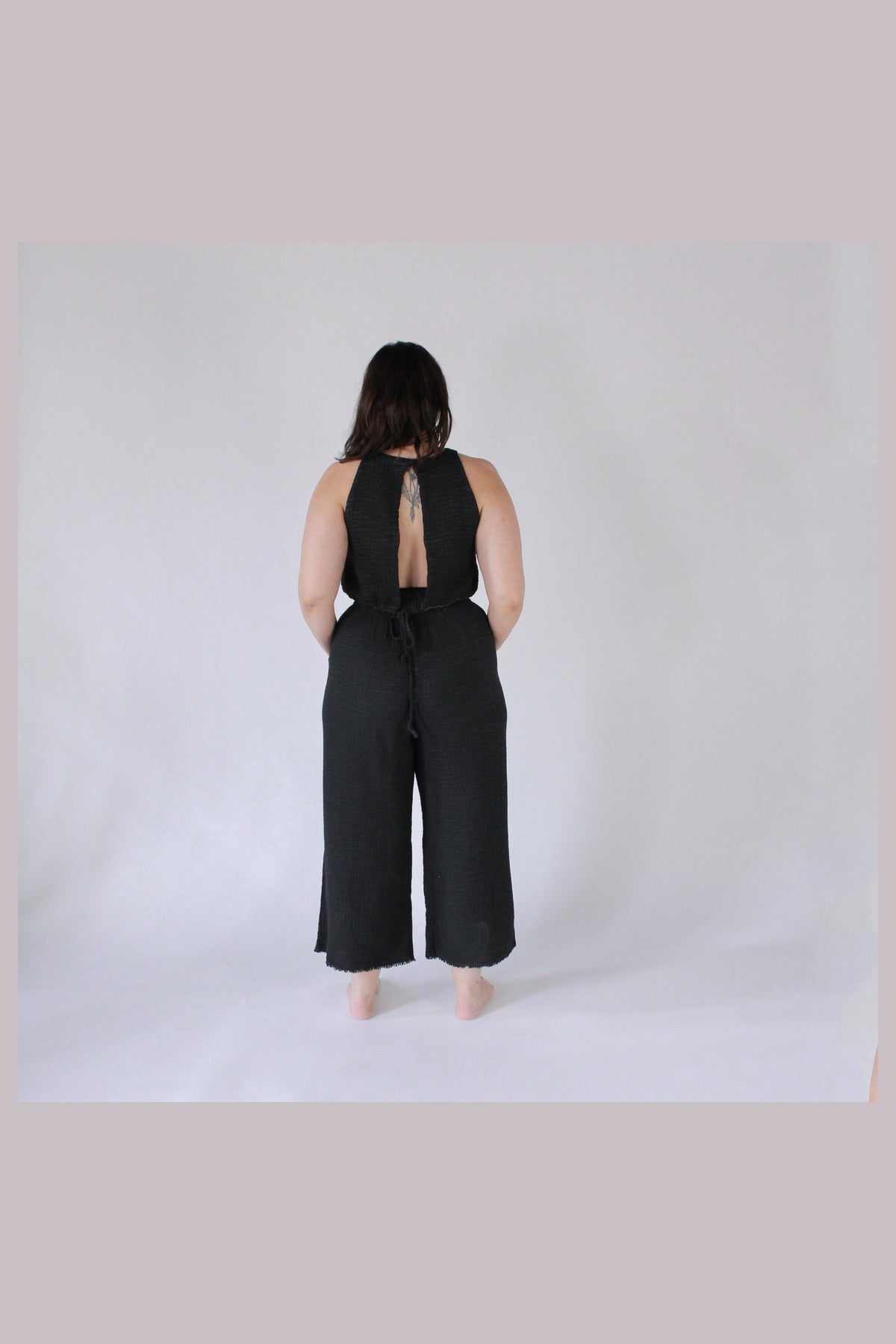 Pokoloko Crinkle Keyhole Tank Top in Black