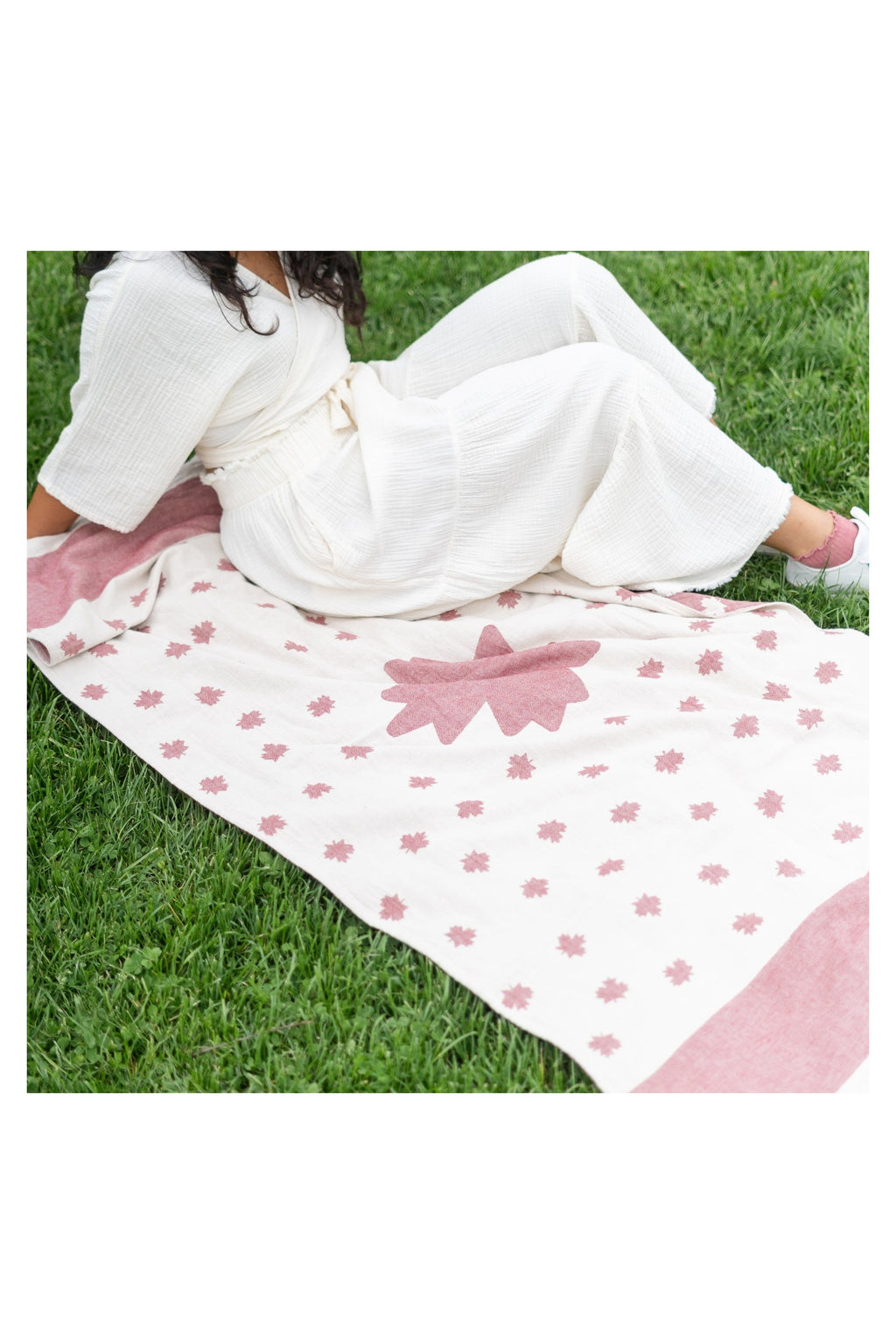Pokoloko Maple Leaf towel with Canadian maple leaf design