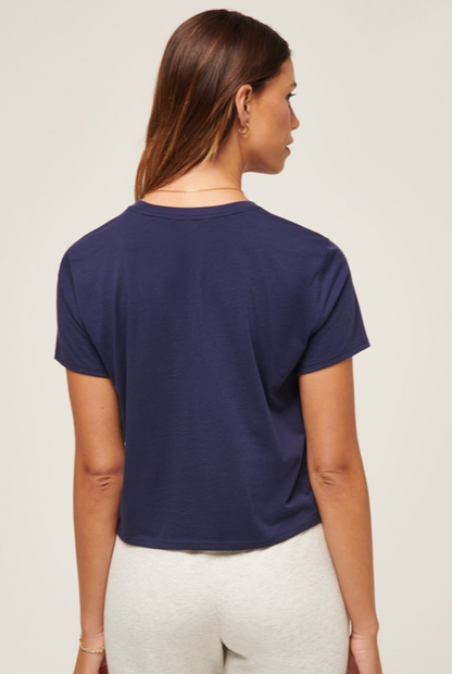 T-SHIRT TRAVISMATHEW JOURNÉE DE LA FEMME AUX COURSES BLEU MARINE