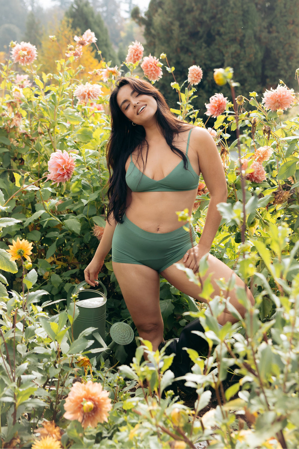 Huha Boxer underwear in Thyme green, model wearing short-leg boxer underwear outdoors